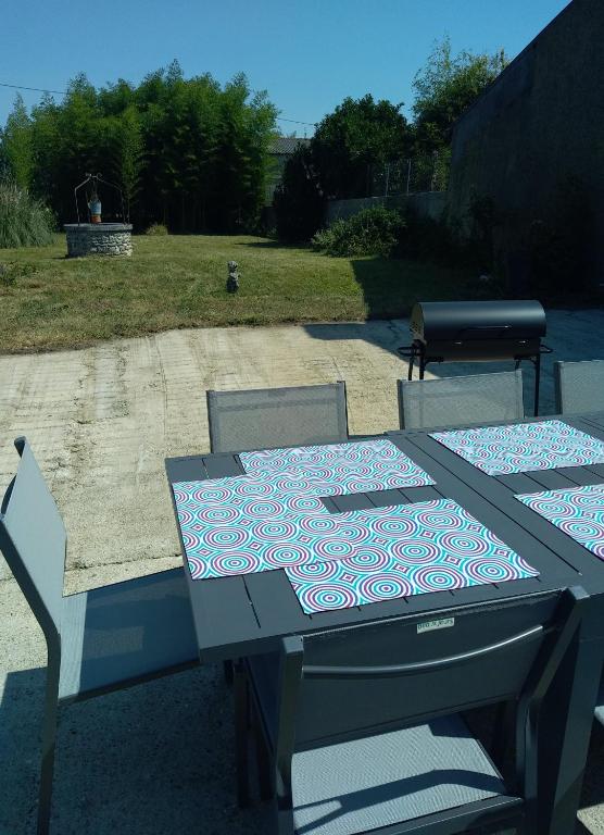 Zdjęcie z galerii obiektu Gîte climatisé les hirondelles w mieście Pons