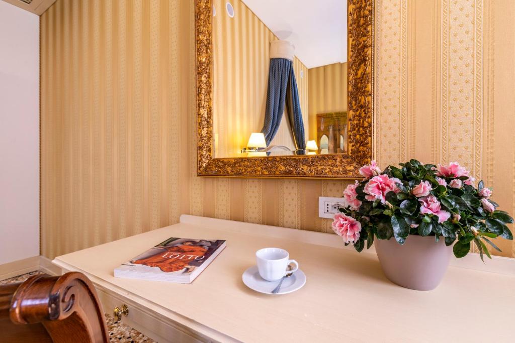Postel nebo postele na pokoji v ubytování Hotel Bella Venezia