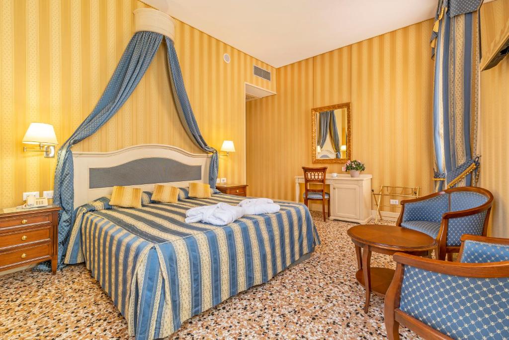 Hotel Bella Venezia - Resim 45