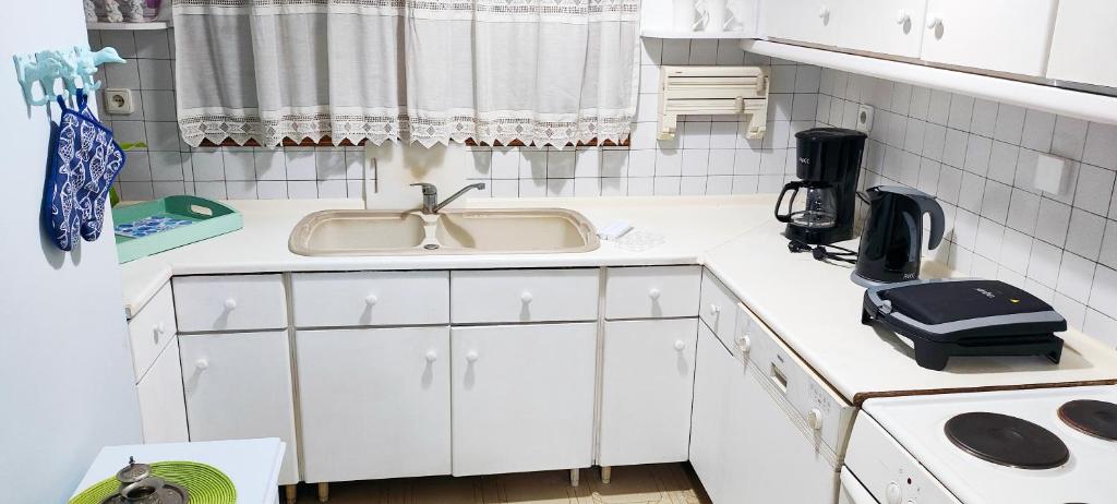 Kuchnia lub aneks kuchenny w obiekcie Garden House Katerini