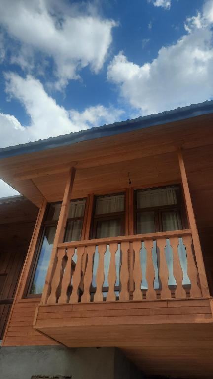 Balkón nebo terasa v ubytování Cottage in Mestia