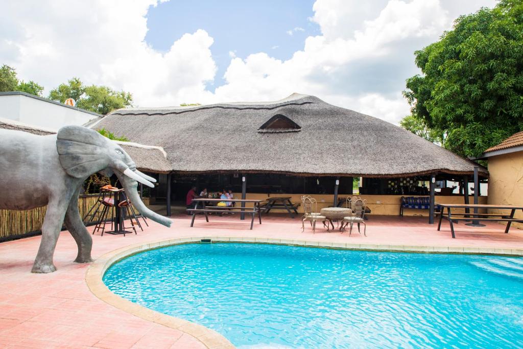 ZAMBEZI JUNCTION LODGE (Zambia Livingstone)