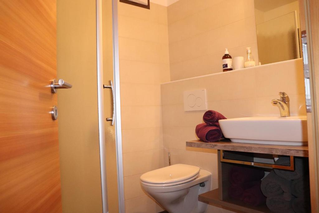 A bathroom at Schneiderhof