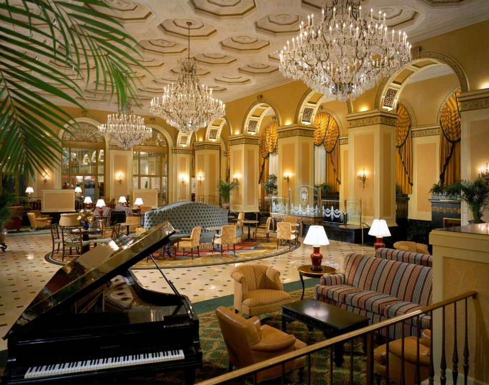 Posezení v ubytování Omni William Penn Hotel