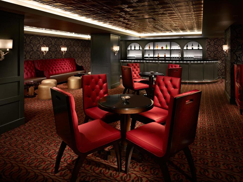 Posezení v ubytování Omni William Penn Hotel