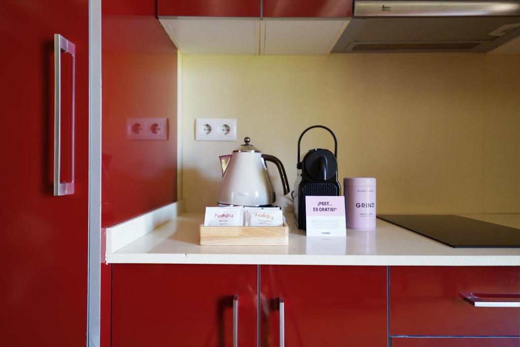 A kitchen or kitchenette at Numa Barcelona Seda