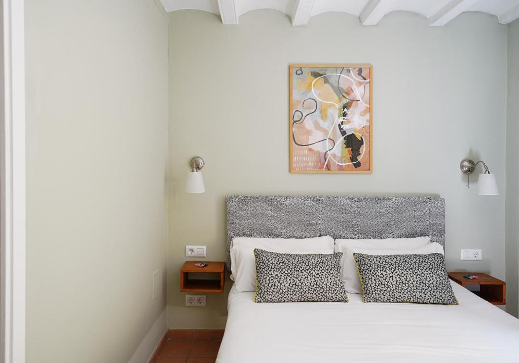 A bed or beds in a room at Numa Barcelona Seda