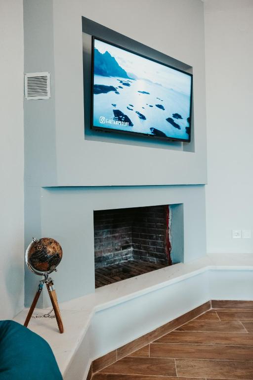 A television and/or entertainment centre at Little Villa