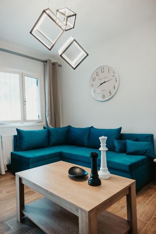 A seating area at Little Villa