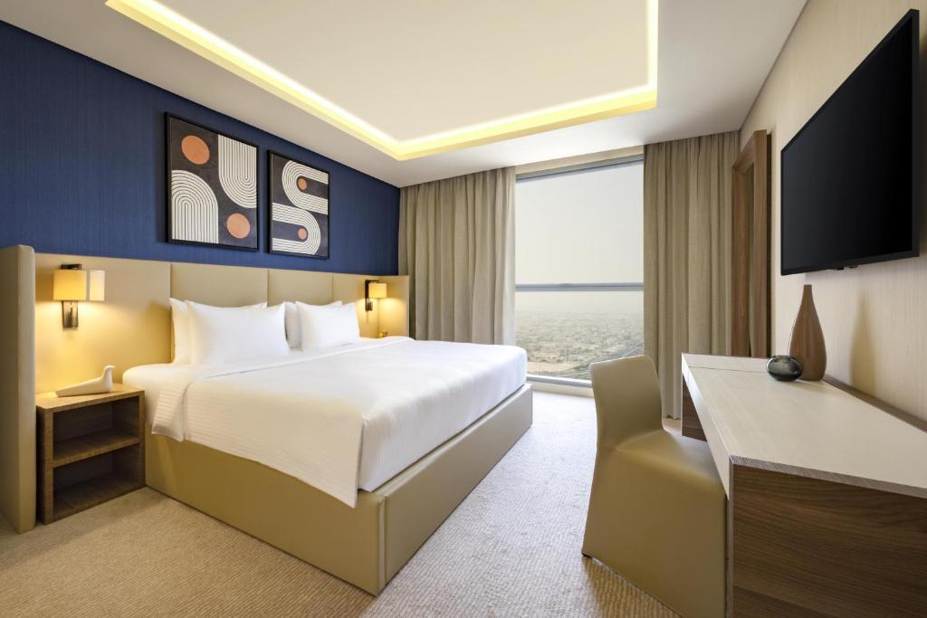Postel nebo postele na pokoji v ubytování voco Doha West Bay Suites by IHG