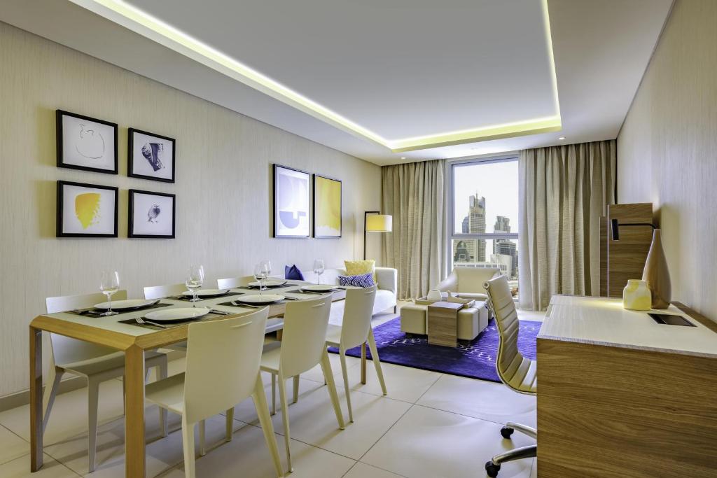 Posezení v ubytování voco Doha West Bay Suites by IHG