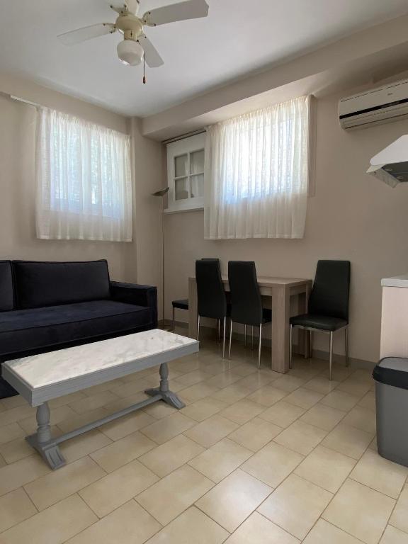 Część wypoczynkowa w obiekcie Central Studios in Agios Nikitas pedestrian zone