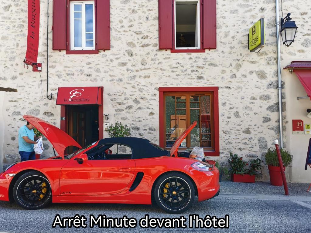 Fotografie z fotogalerie ubytování Logis Hotel Restaurant LA BARGUILLERE v destinaci Saint-Pierre-de-Rivière
