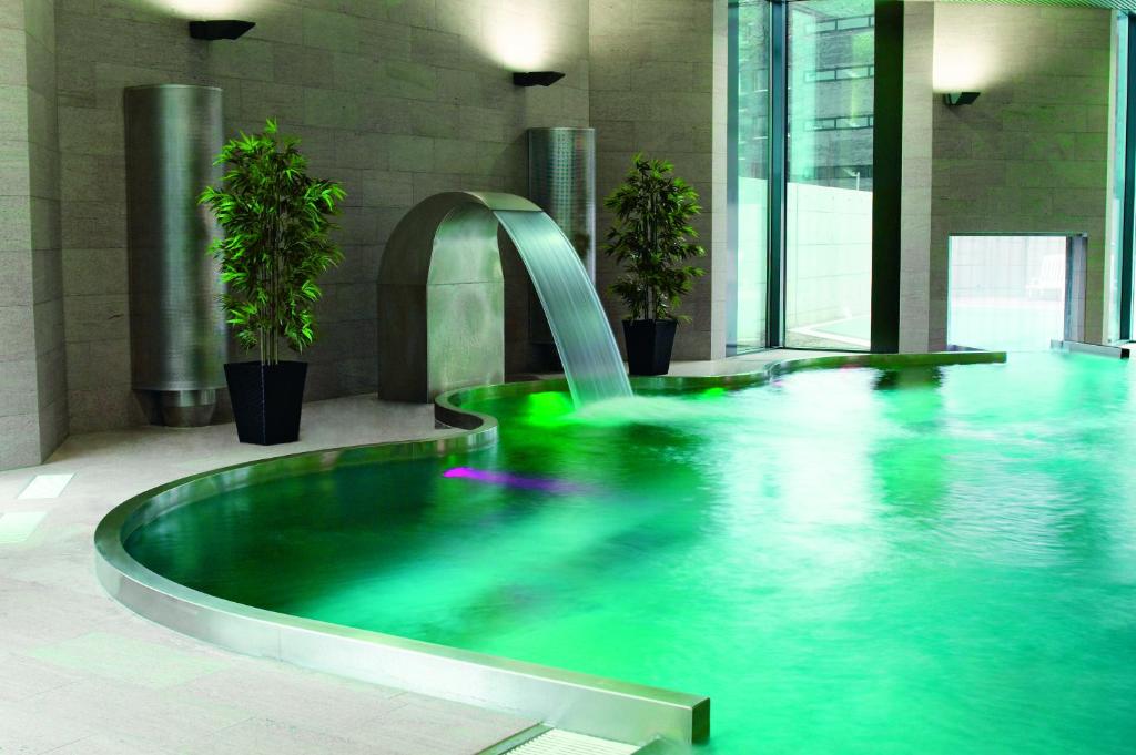 Bazén v ubytování Wellness Hotel Aquafit Sursee nebo v jeho okolí