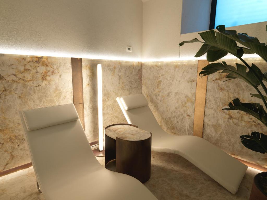 Posezení v ubytování STRAF, Milan, a Member of Design Hotels