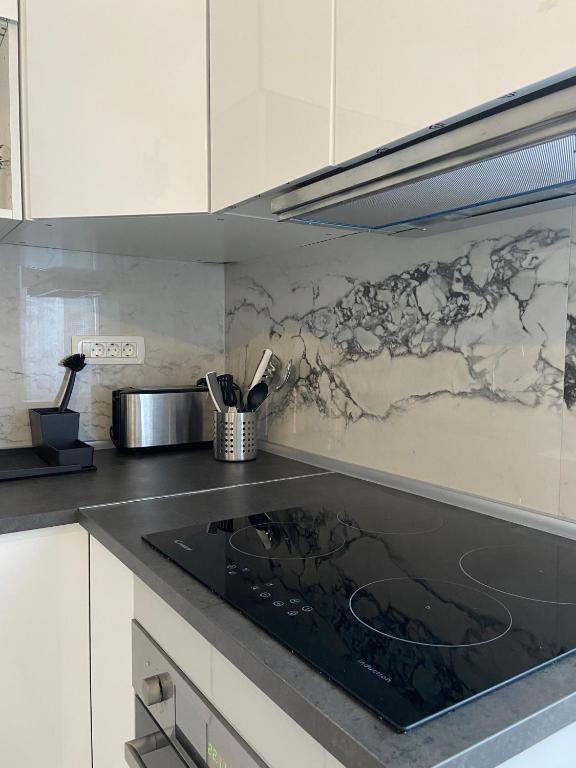 Kuchyň nebo kuchyňský kout v ubytování Hygge Apartments