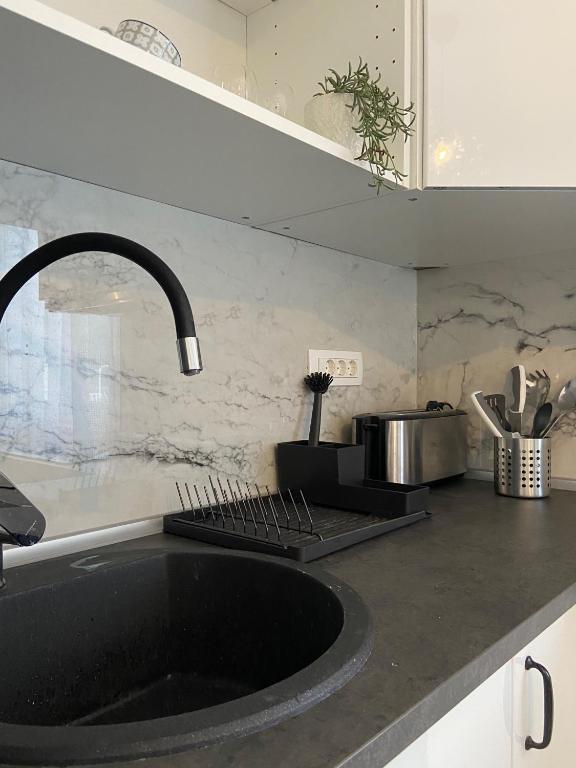 Kuchyň nebo kuchyňský kout v ubytování Hygge Apartments
