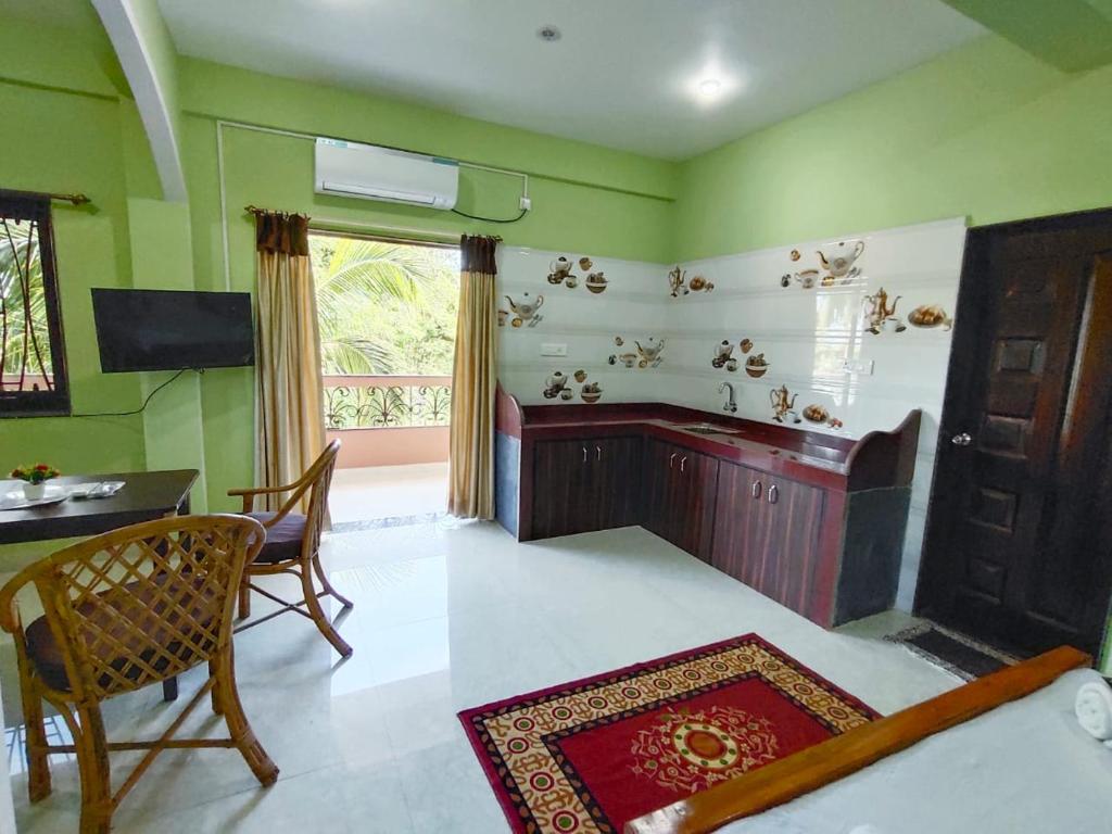 Dapur atau dapur kecil di The Narrow Way Edward Guest House