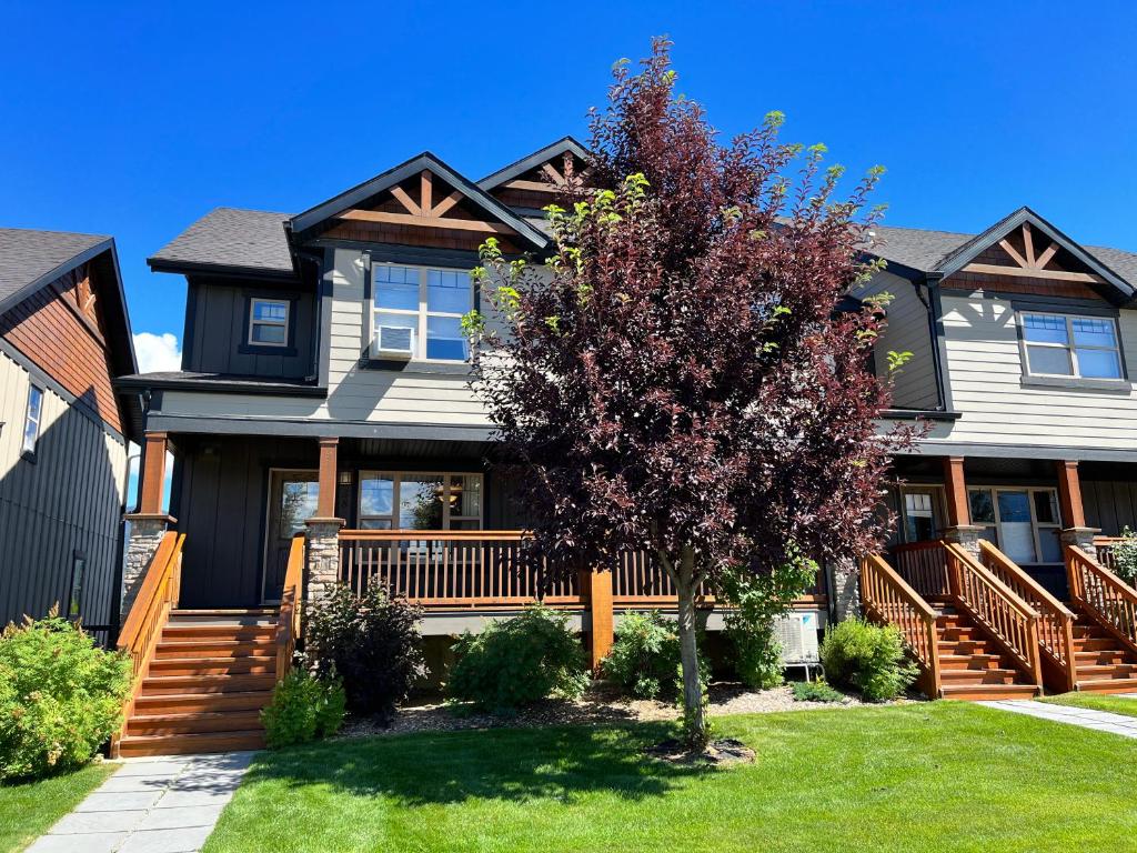 Perfect base Invermere 3bd townhouse mt views with garage, Invermere ...