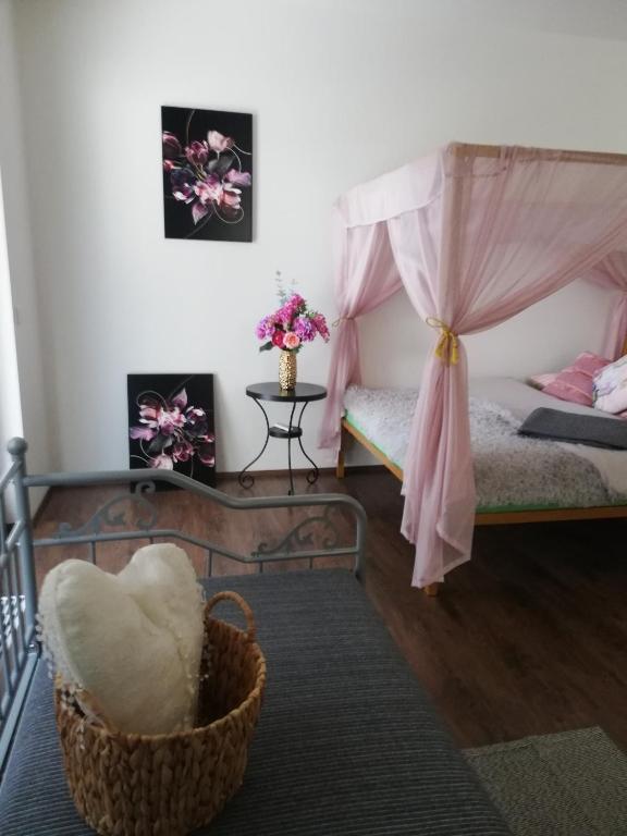 Postel nebo postele na pokoji v ubytování GLAM apartmán Bučovice