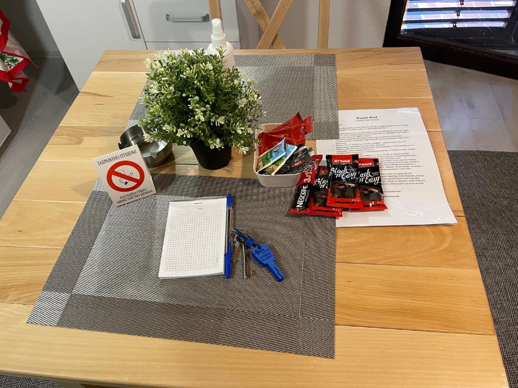 a table with a table cloth and a plant on it at Smeštaj Nedić Karaula in Zlatibor