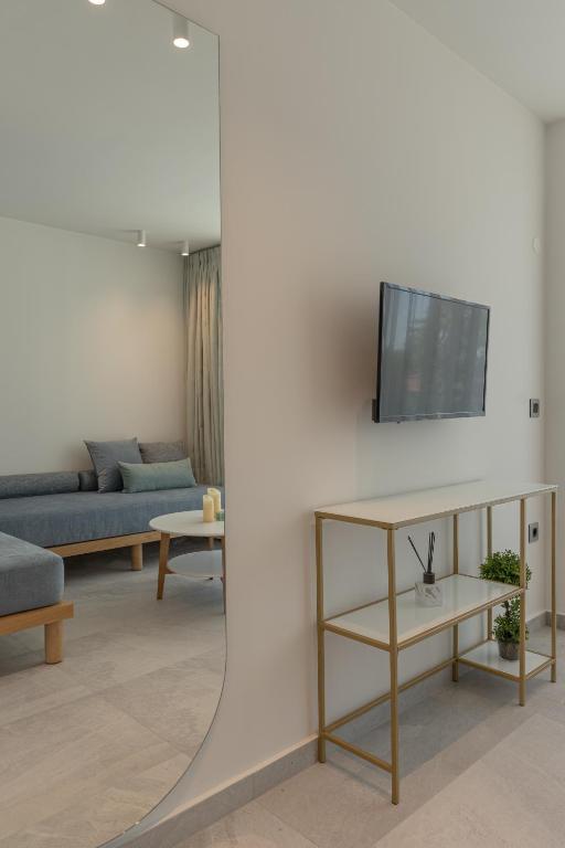 MERA APARTMENTS - 14