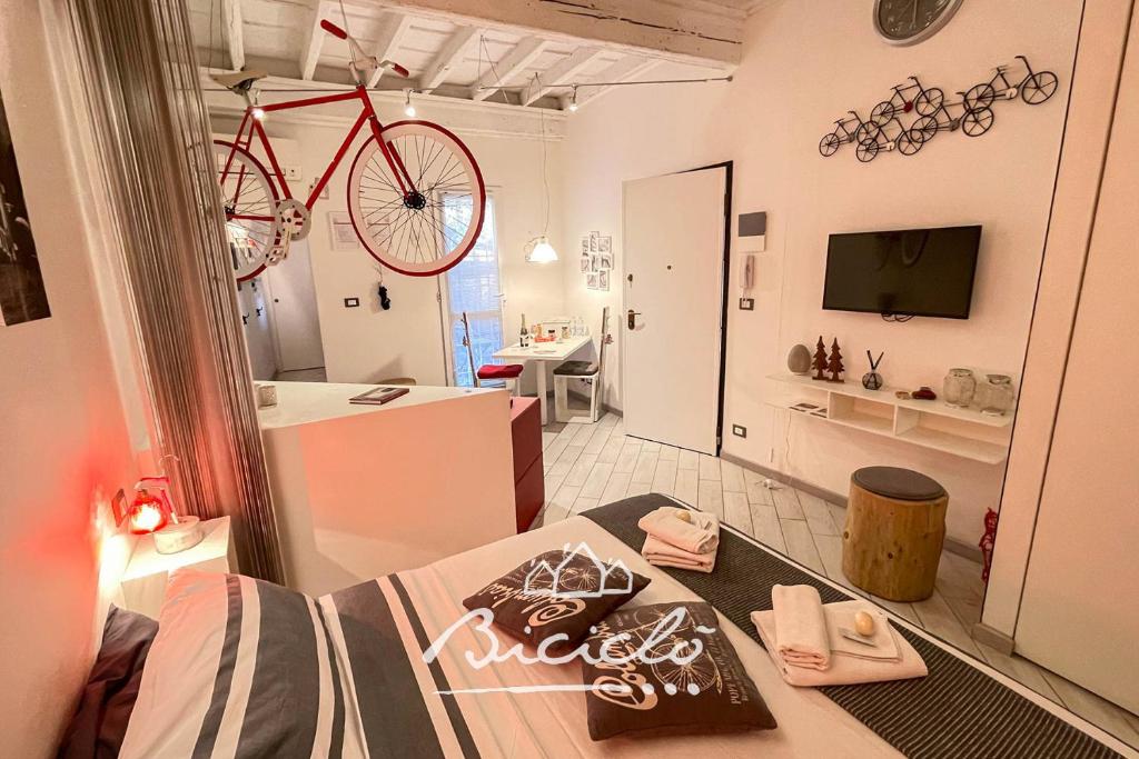 Telewizja i/lub zestaw kina domowego w obiekcie Biciclo' Rosso Ferrara