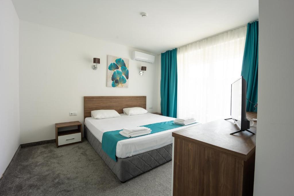 A bed or beds in a room at Hotel Zonya