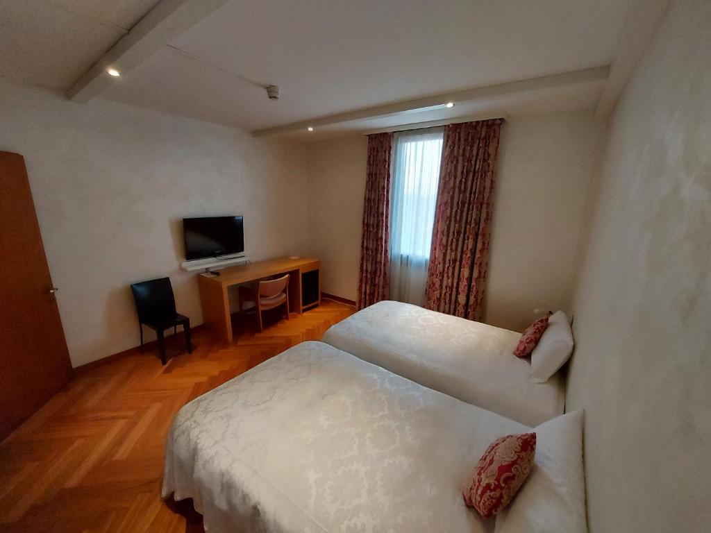 Postel nebo postele na pokoji v ubytování Hotel Posta 77