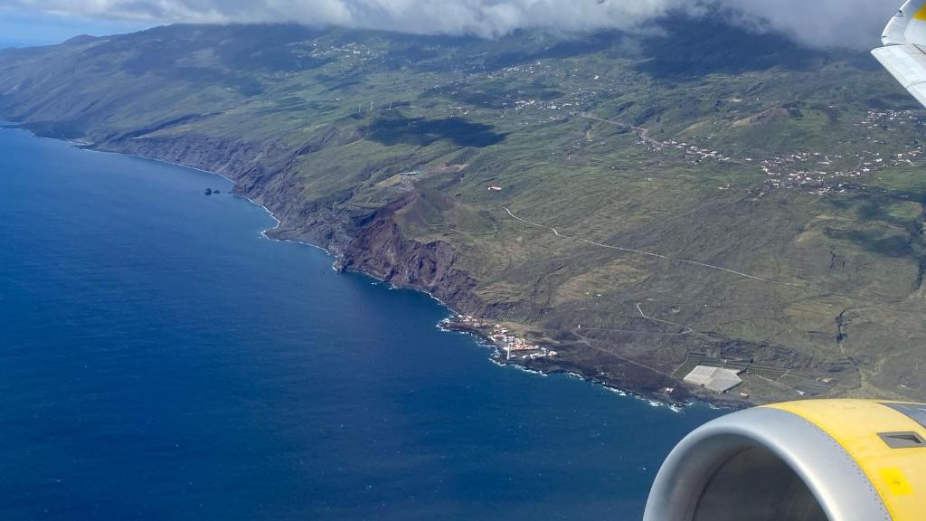 una vista del océano desde un avión en Casa - Dias de Verano, en Malpaíses