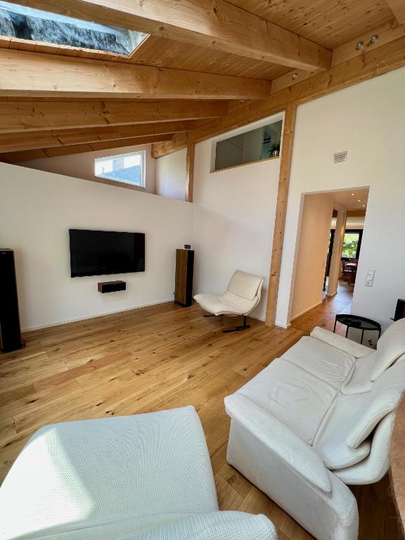 TV a/nebo společenská místnost v ubytování Ferienhaus Fuchseck