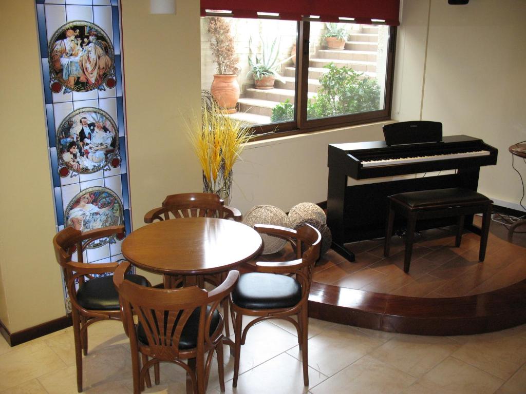 Posezení v ubytování Hotel Prigipikon Suites and sofites