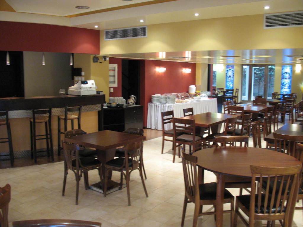 Restaurace v ubytování Hotel Prigipikon Suites and sofites