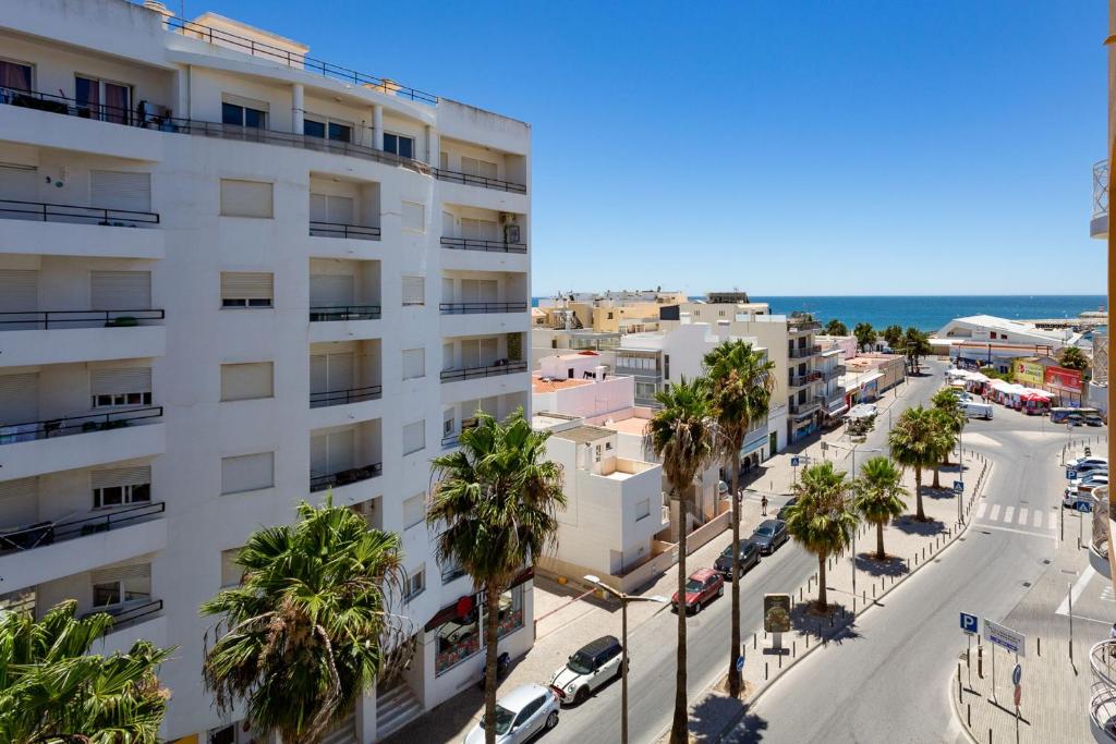 1BR Infante Flat in Quarteira by LovelyStay