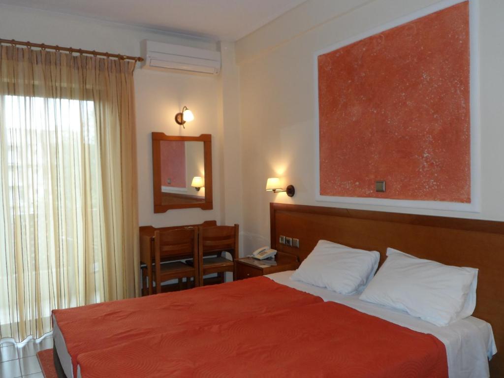 Postel nebo postele na pokoji v ubytování Hotel Prigipikon Suites and sofites