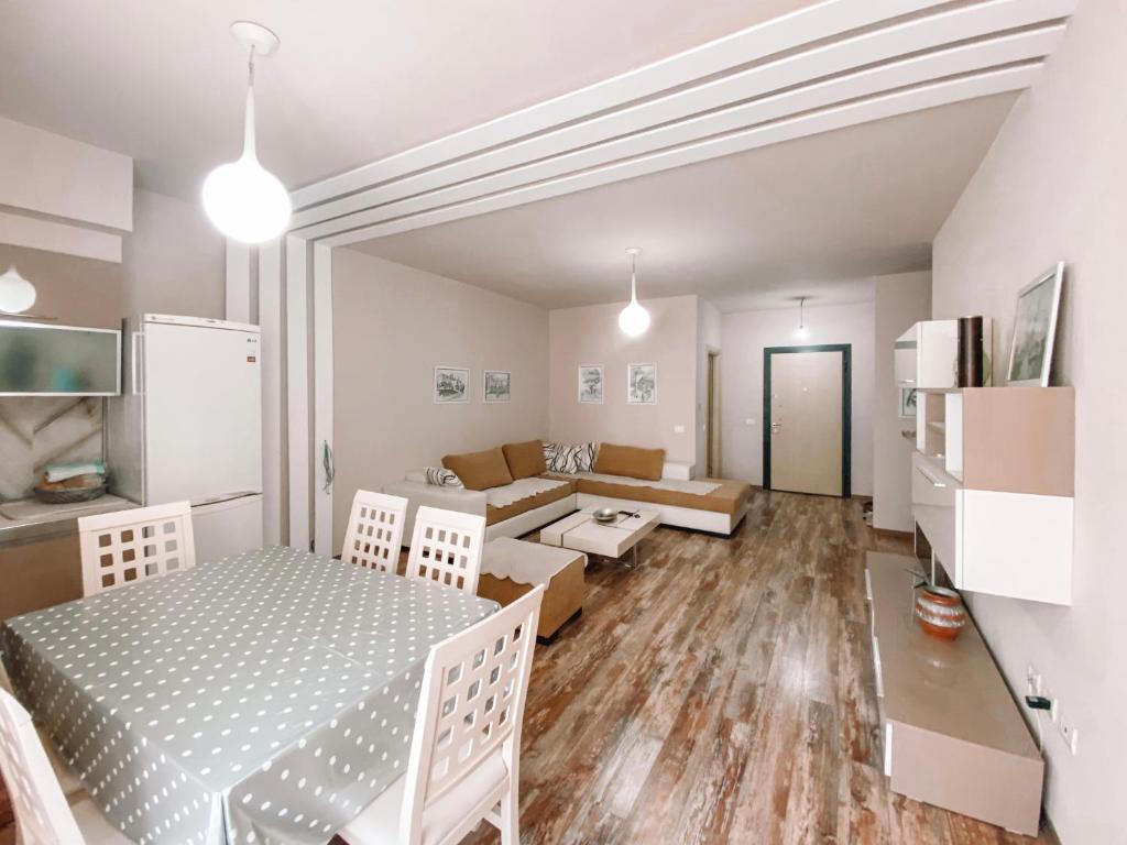 Cozy and spacious two bedroom apartment in Shengjin - Imazhi 3