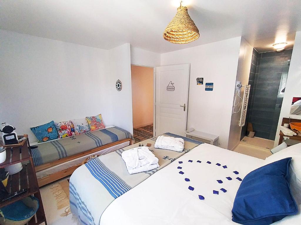 Dream of Mediterranean house, Jacuzzi, BBQ, Délices ensoleillés - Queen Suite With Garden View
