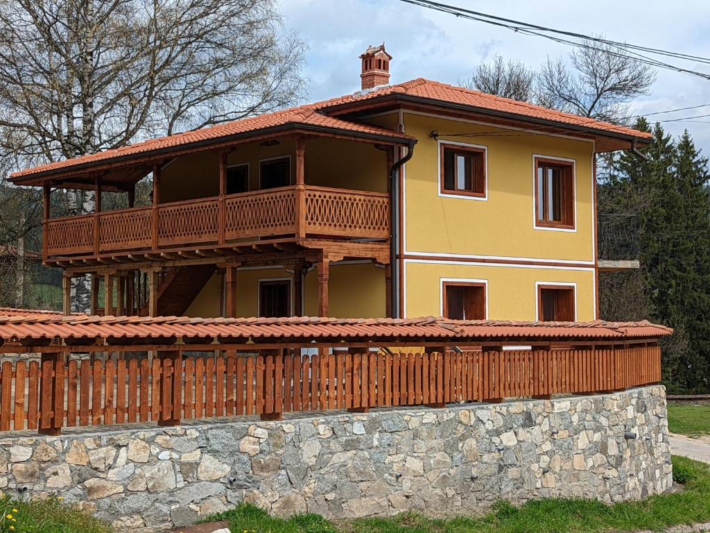 Къща за гости Феникс - Housity