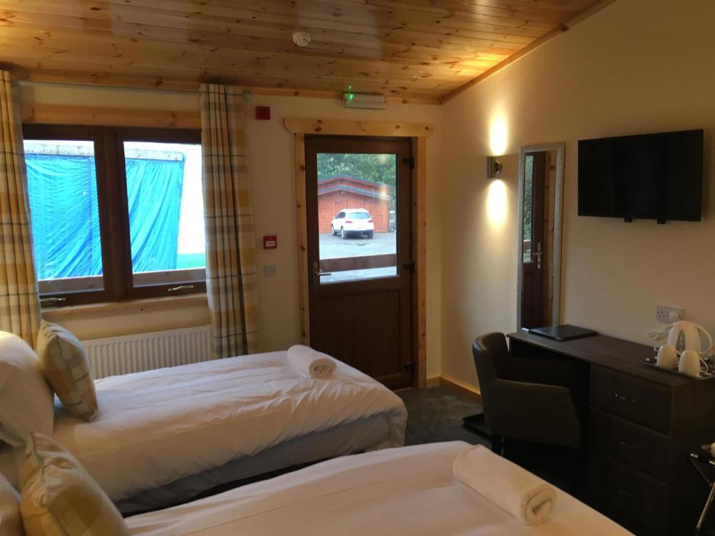 Postel nebo postele na pokoji v ubytování Rowardennan Hotel