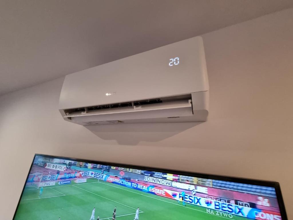 TV a/nebo společenská místnost v ubytování Zakątek w Jarosławcu