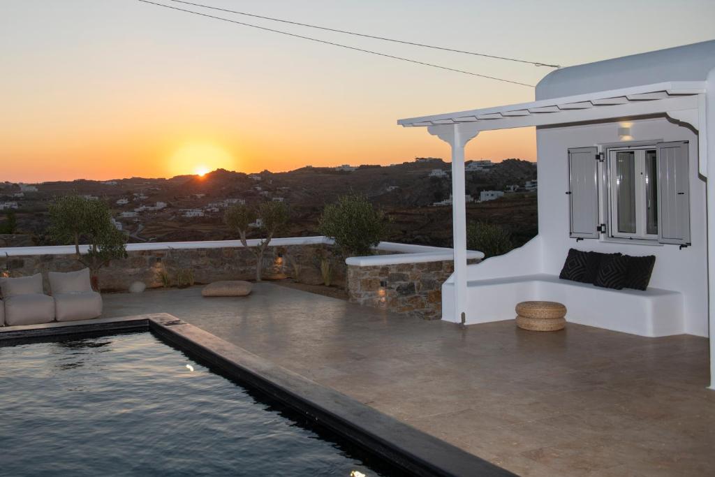 a villa with a swimming pool and a sunset at Little Villa amid Super Paradise-JackieO' Mykonos in Super Paradise Beach