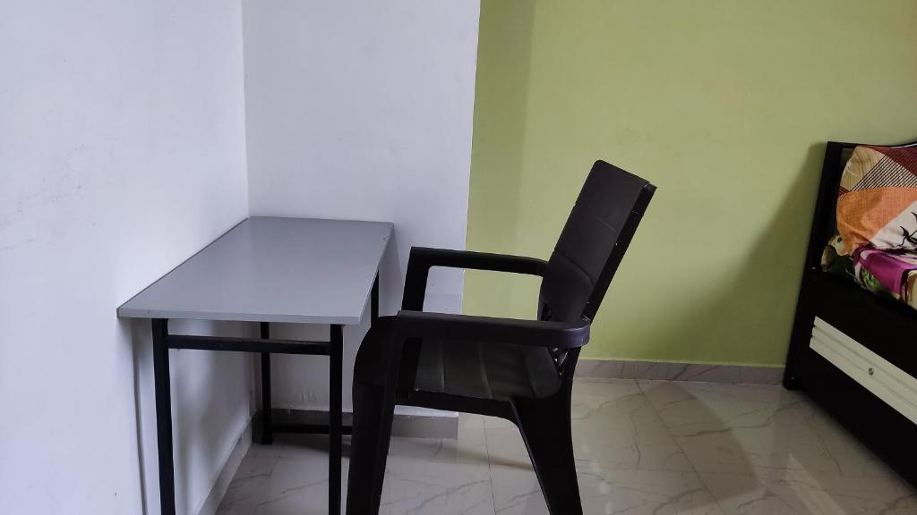 TV a/nebo společenská místnost v ubytování AMBIENT HOME STAY, In Nashik