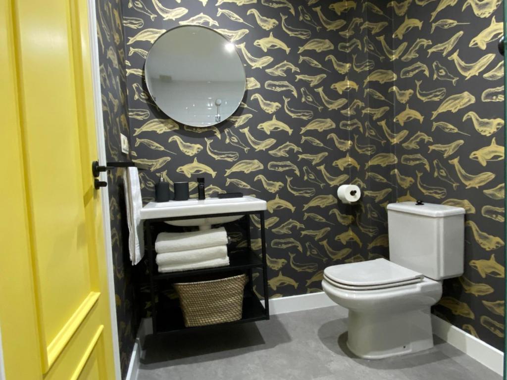 A bathroom at Piso Céntrico 120m2 + parking propio (O Grove)