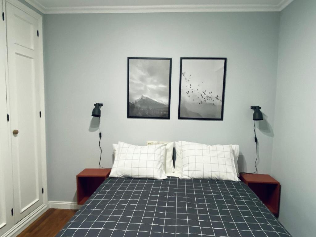 A bed or beds in a room at Piso Céntrico 120m2 + parking propio (O Grove)