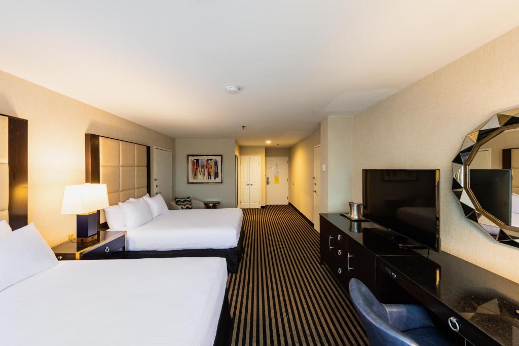 APA Hotel Woodbridge - Deluxe Queen Room Con Dos Camas Queen