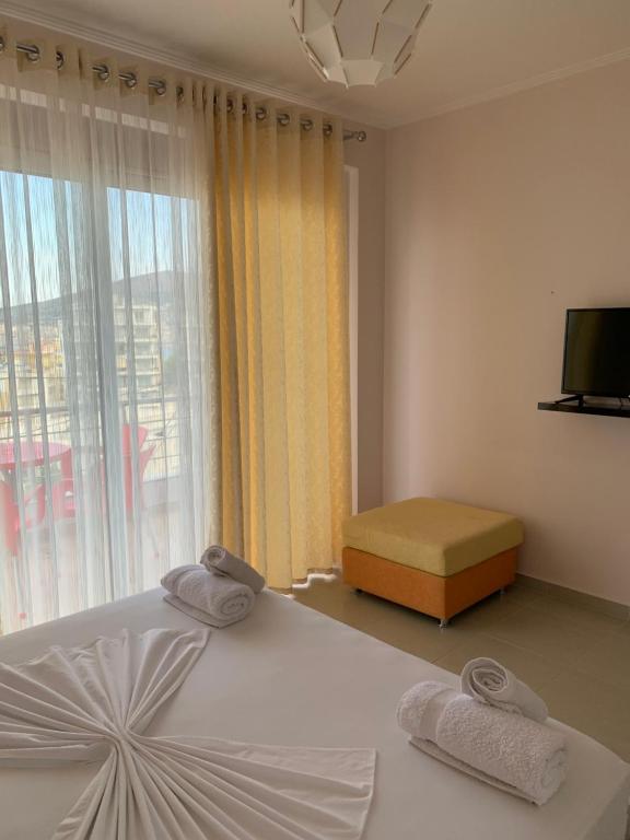Studio Apartments - Image 7