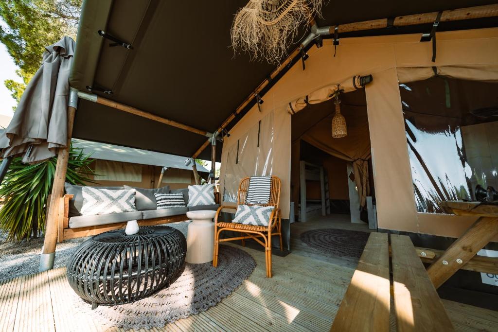 Parco Ibiza, by Camping San Antonio est 1961 - Pièce Quadruple Avec Terrasse