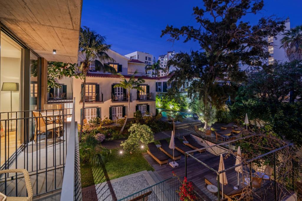 an aerial view of the courtyard of a hotel at Vila Vicência in Funchal