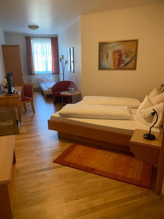 Postel nebo postele na pokoji v ubytování Landgasthof Krone