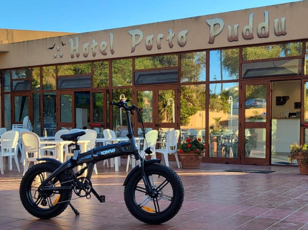 Jízda na kole v ubytování Hotel Porto Puddu - Il Nido dei Gabbiani nebo okolí
